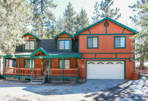 Alpine Escape - Walk to the slopes and Bear Mountain Gold Course! Perfect all-season property!